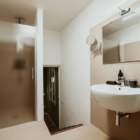 מלון Palazzo Flora